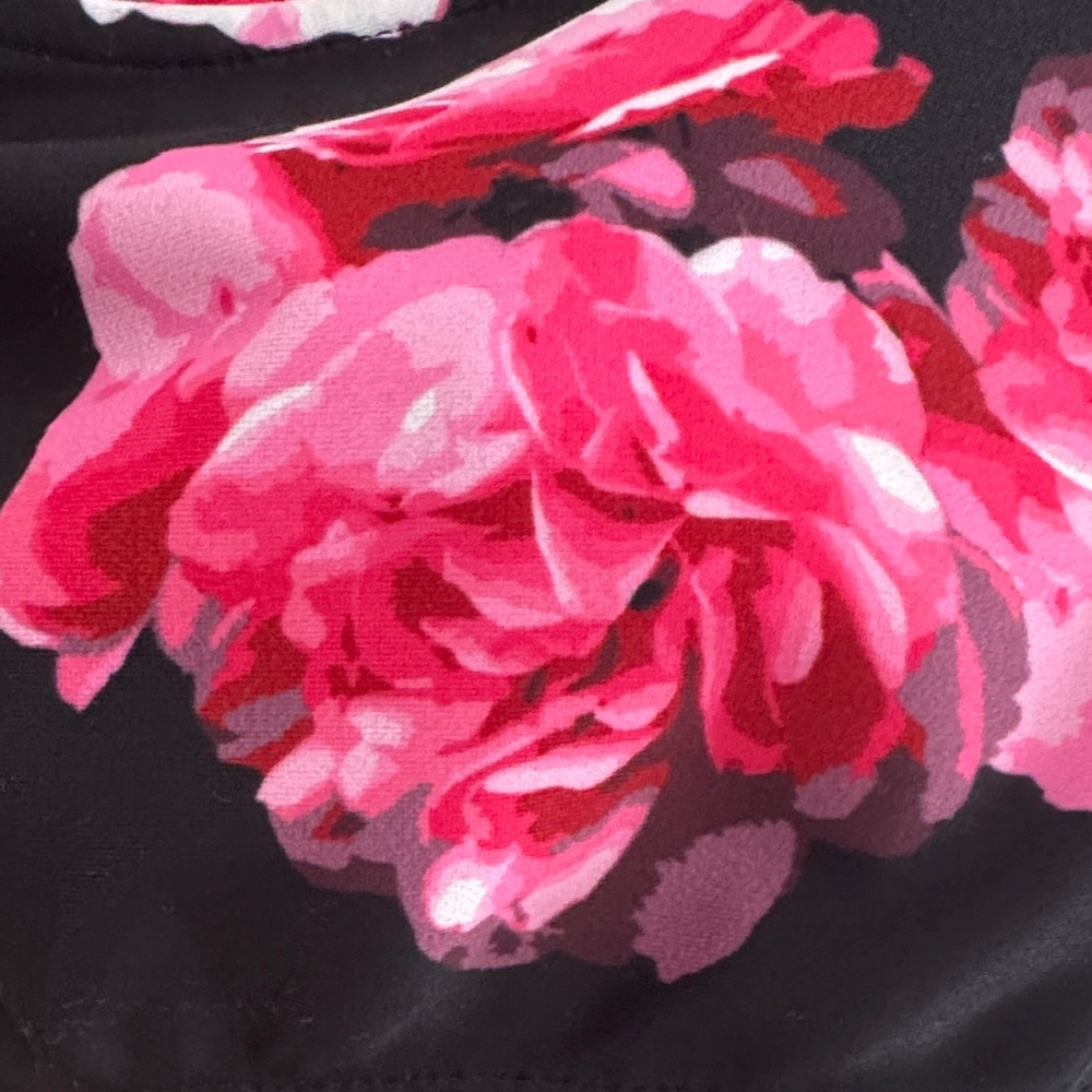 Floral Elegance Pink and Black Crop Top - Picture 4 of 6